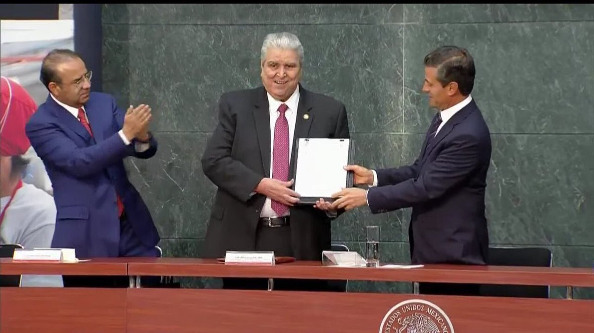 CarlosMejiaCTM's tweet photo. Muchas felicidades a Nuestro Máximo Líder de @CTM_MX Don @CarlosAceves_ quien hoy rindió protesta como Presidente del @CTnacional
#FuerzaCTM https://t.co/OGGu1mBmlP