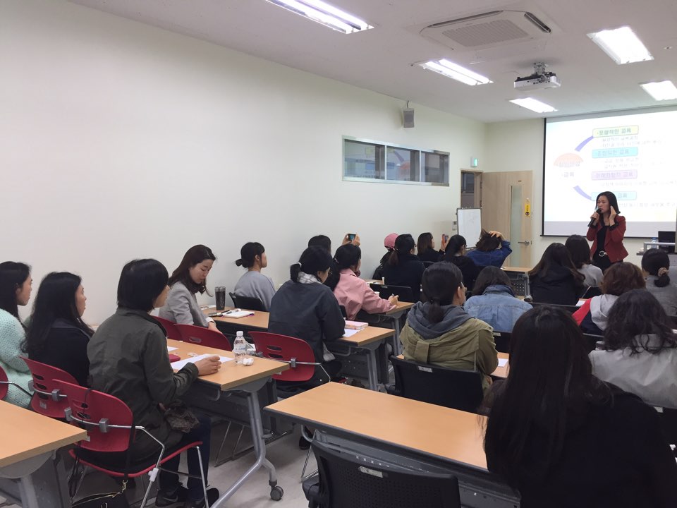 4/18(화) "초등자녀 독서코칭" 1회기가 진행되고 있습니다:) 자녀를 위한 부모역할의 중요성과 자녀의 미래경쟁력을 키우는 독서코칭 기본과정입니다:)#부모교육 #독서코칭 #초등자녀부모교육  #성남시 #가족여성과 #성남시건강가정지원센터