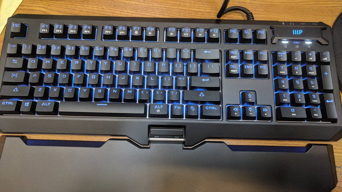 C9qdLMkVYAATzfm.jpg