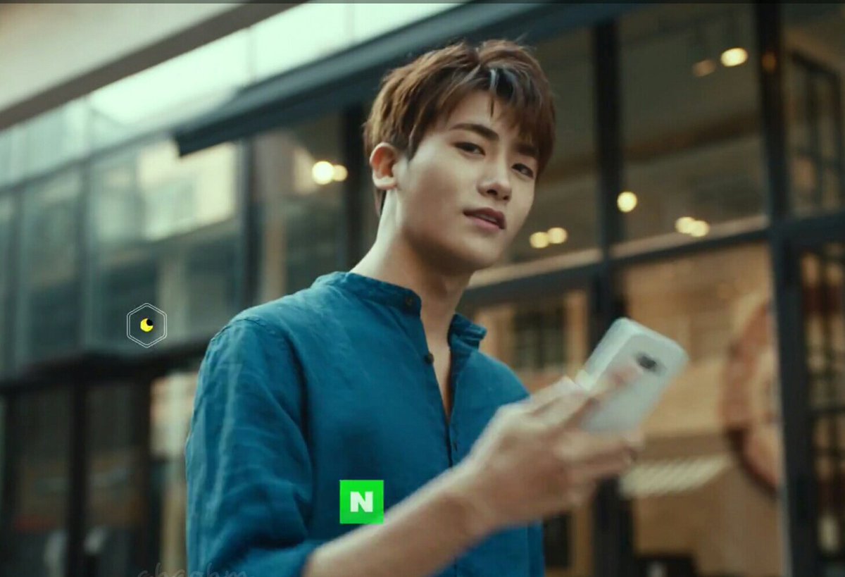 Chaohm_sik's tweet photo. ฮยองชิกคนคูล.......😭😍😂😭💕 #parkhyungsik #CF #WooriBank #Wibee #박형식 #우리은행 #위비프랫폼 https://t.co/zWRx3Zinab