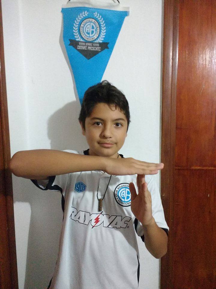 ESPNFutbolClub's tweet photo. Córdoba le dice no a la violencia: fanáticos de Talleres y Belgrano y una buena iniciativa: #SomosRivalesNoEnemigos. https://t.co/jxigmTJzog