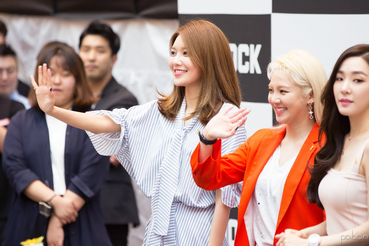 Pabian_Photo's tweet photo. 170416 스타필드하남 G-SHOCK 팬사인회 수영
https://t.co/SVrIuQqUGL https://t.co/M6tXb47hJp