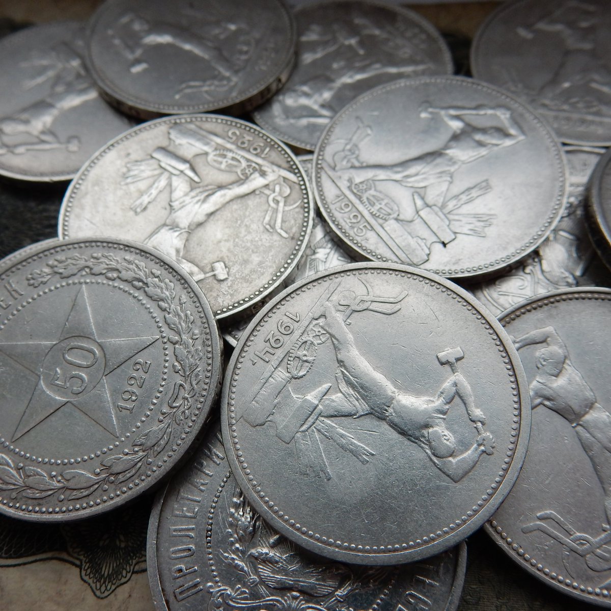 Серебряные монеты копейки. Серебряная монета. Старинные монеты. Старинные монеты серебро. Серебряная Монетка.