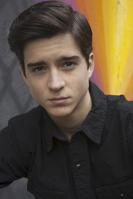 cinefilo50's tweet photo. @iFamilyTVE es para @santidiaz_r  su 1er papel co-protagónico, el del "adolescente" Carlos. El ha crecido en pantalla, trabaja desde el 2009 https://t.co/ifOFeERQ1Z