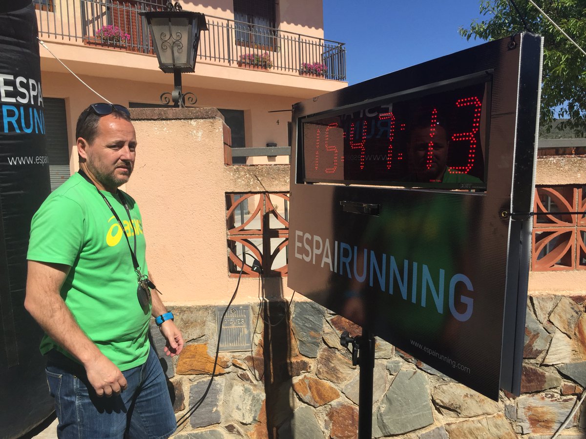 L'<a href="/eloi_marti/">Eloi Martí Reverté</a> d'<a href="/espairunning/">espairunning</a> sempre treballant sense parar; cap de setmana inclòs #verticalrunning #papiolet #papiolejant