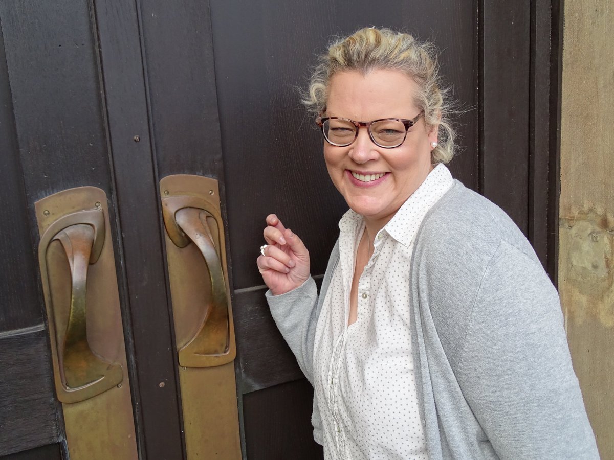 Hallo Kolleginnen, Kollegen: Sie will rein! Unsere ehem. Praktikantin klopft an Museumstüren bit.ly/2nyGHiw