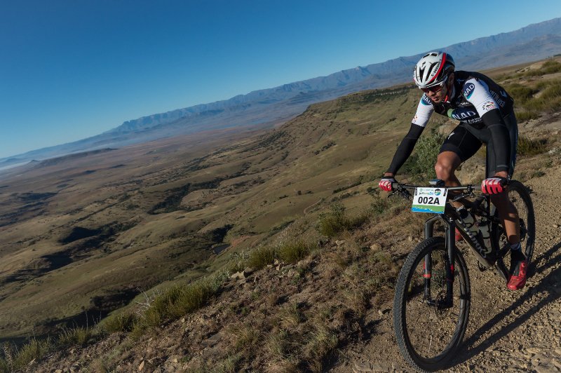 Gearing up for @joBerg2c_: Check out the elite riders that will be fighting it out for the title bikehub.co.za/features/_/new…