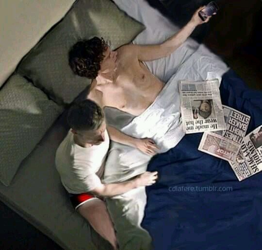 johnlocklife's tweet image. Доброе утро!💕😘🙋🌻🌸
#sherlockbbc #freebatch #johnlock