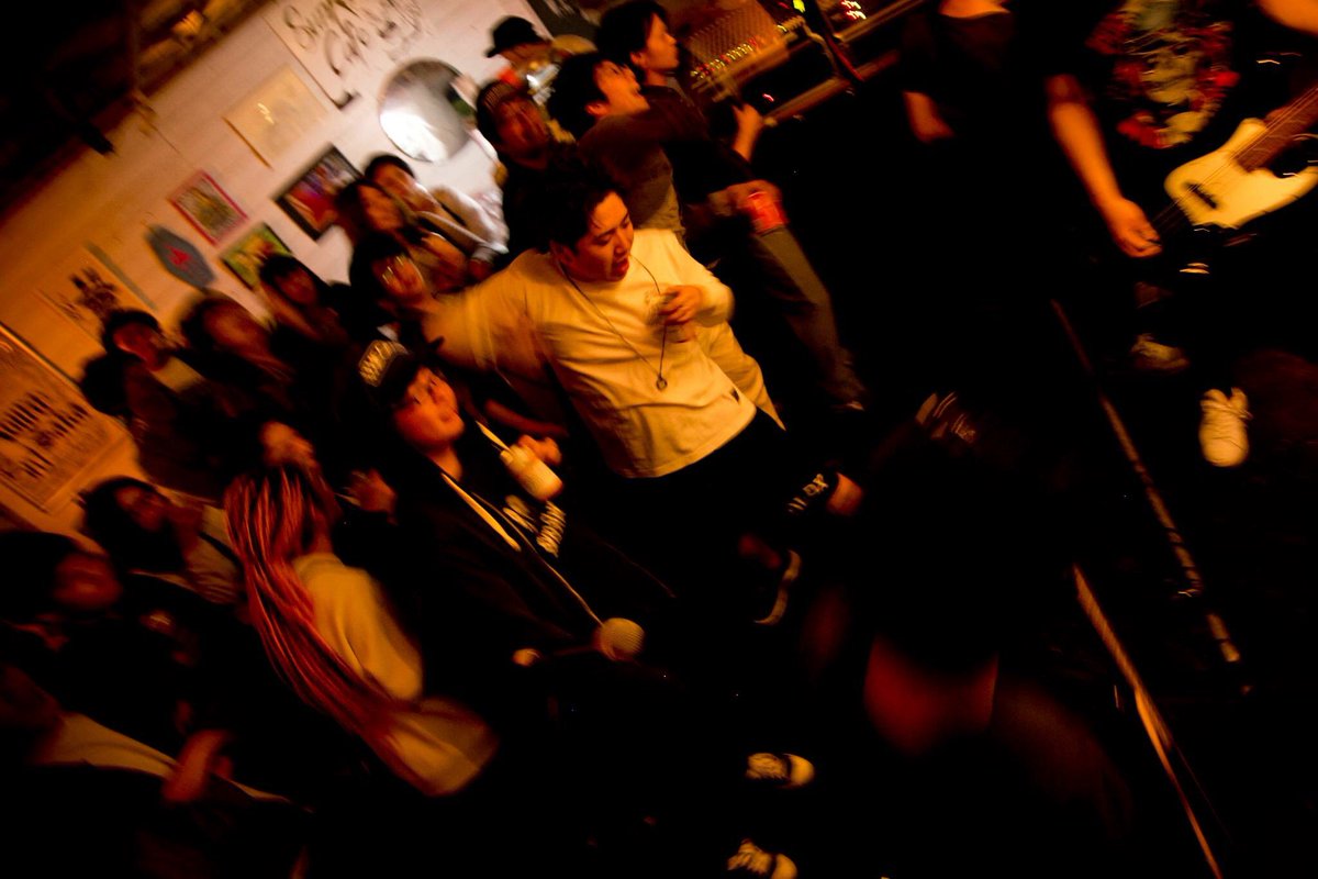 reonaDropClock's tweet image. 4/15にサンロックカフェでライブしたときの模様！良かったら拡散してください！
なっちゃん、ありがとうございます！
奈良でもこんなオモロイことやってるからね( ^ω^ )

#ARSKN  #DIALUCK  #DROPCLOCK  #sunrockcafe #奈良 #NARA