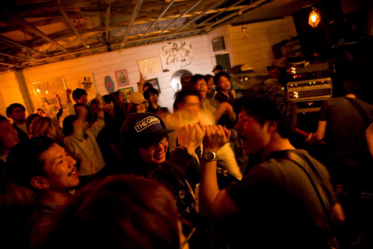 reonaDropClock's tweet image. 4/15にサンロックカフェでライブしたときの模様！良かったら拡散してください！
なっちゃん、ありがとうございます！
奈良でもこんなオモロイことやってるからね( ^ω^ )

#ARSKN  #DIALUCK  #DROPCLOCK  #sunrockcafe #奈良 #NARA