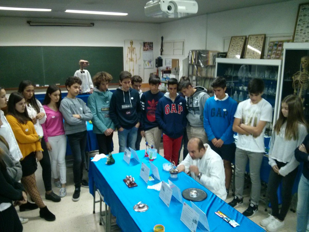 CAS_STEM's tweet image. Comienza en el colegio la actividad de Ciencia en Movimiento con 3ESO