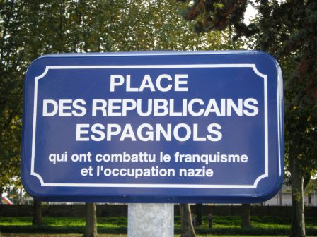 desdelacantera's tweet photo. Mientras en París son desde años los #HéroesDeLaNueve aquí hemos tardado en hacerles el merecido homenaje https://t.co/Zb475gmDqY