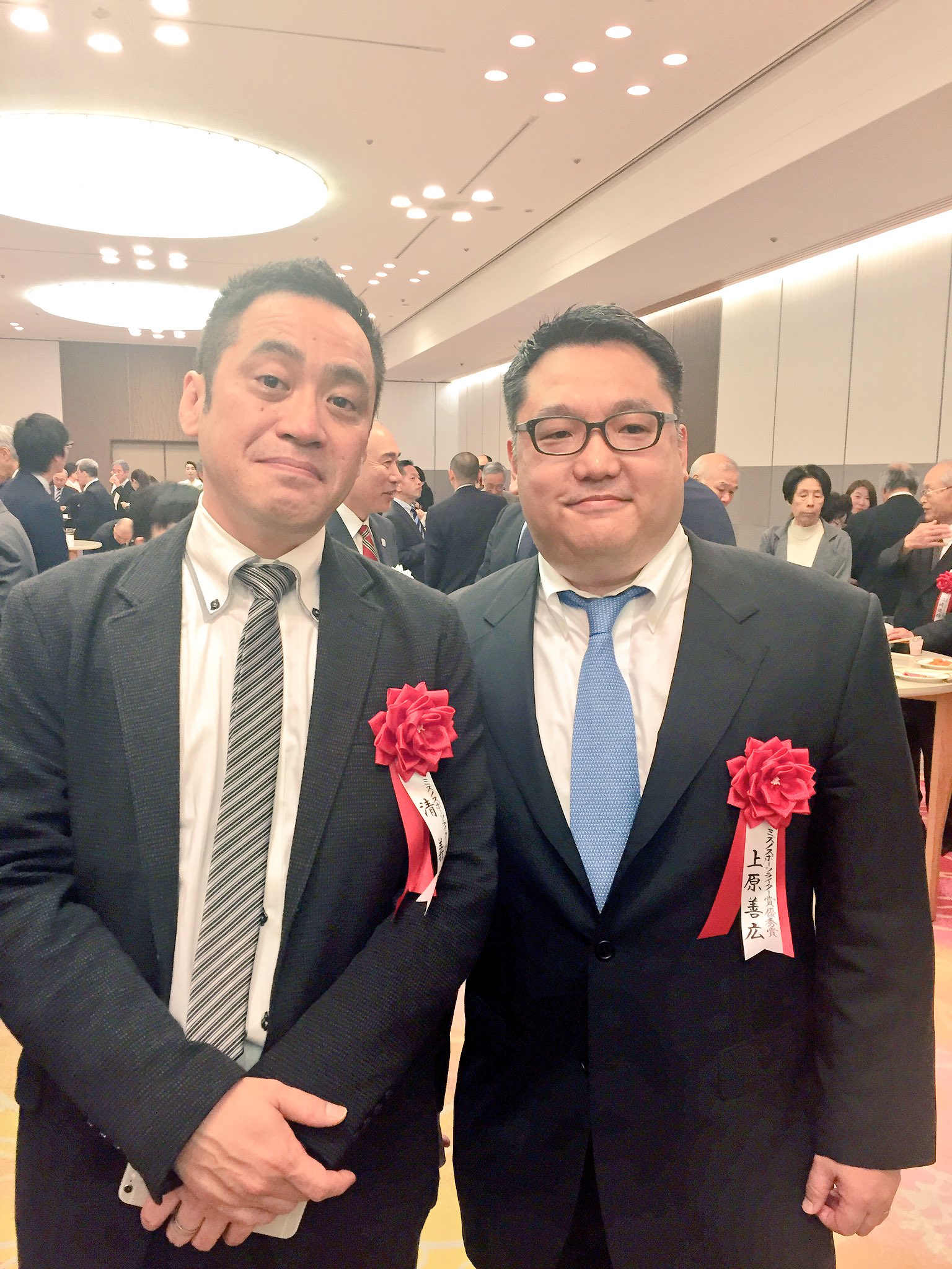 Uzivatel 編集中 イースト プレス Na Twitteru ミズノスポーツライター賞表彰式 サッカーと愛国 優秀賞受賞 清義明さん おめでとうございます 3枚目は選考委員の杉山茂さんの選評スピーチ 4枚目は同時受賞の上原善広さん 一投に賭ける 溝口和洋 最後の