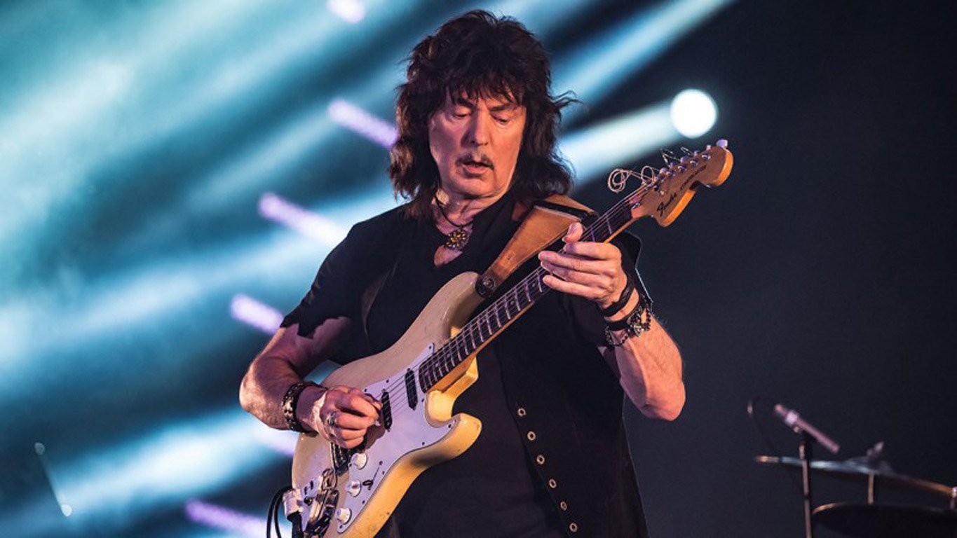 5. Ritchie Blackmore records two tracks with new Rainbow singer Ronnie Rome...