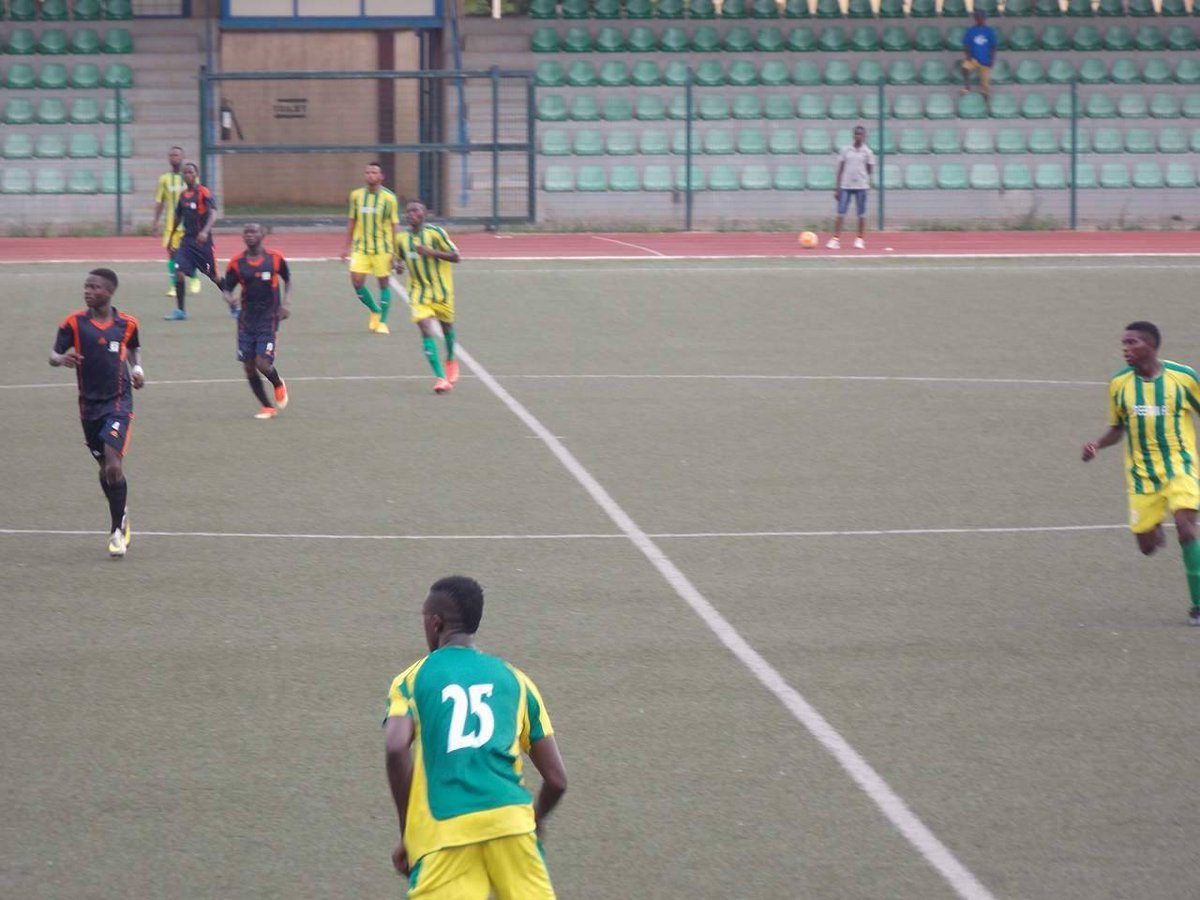 GOALAfrica's tweet photo. LIVE Actions at the Agege Stadium where #Freestan FC[Yellow] take on #Sundex FC[Purple] and still goalless! Who wins this round #2017LSFACUP https://t.co/xMi6UtN0EM