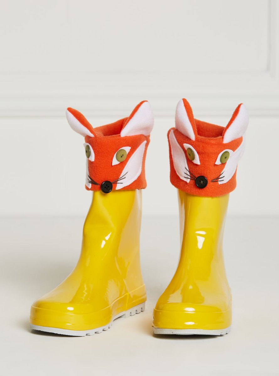 sewnowmag's tweet photo. Where has the #sunshine gone? Keep your #kiddiewinks toes warm in the rain with these #bootliners #freeproject https://t.co/bBpKKWe4Ra