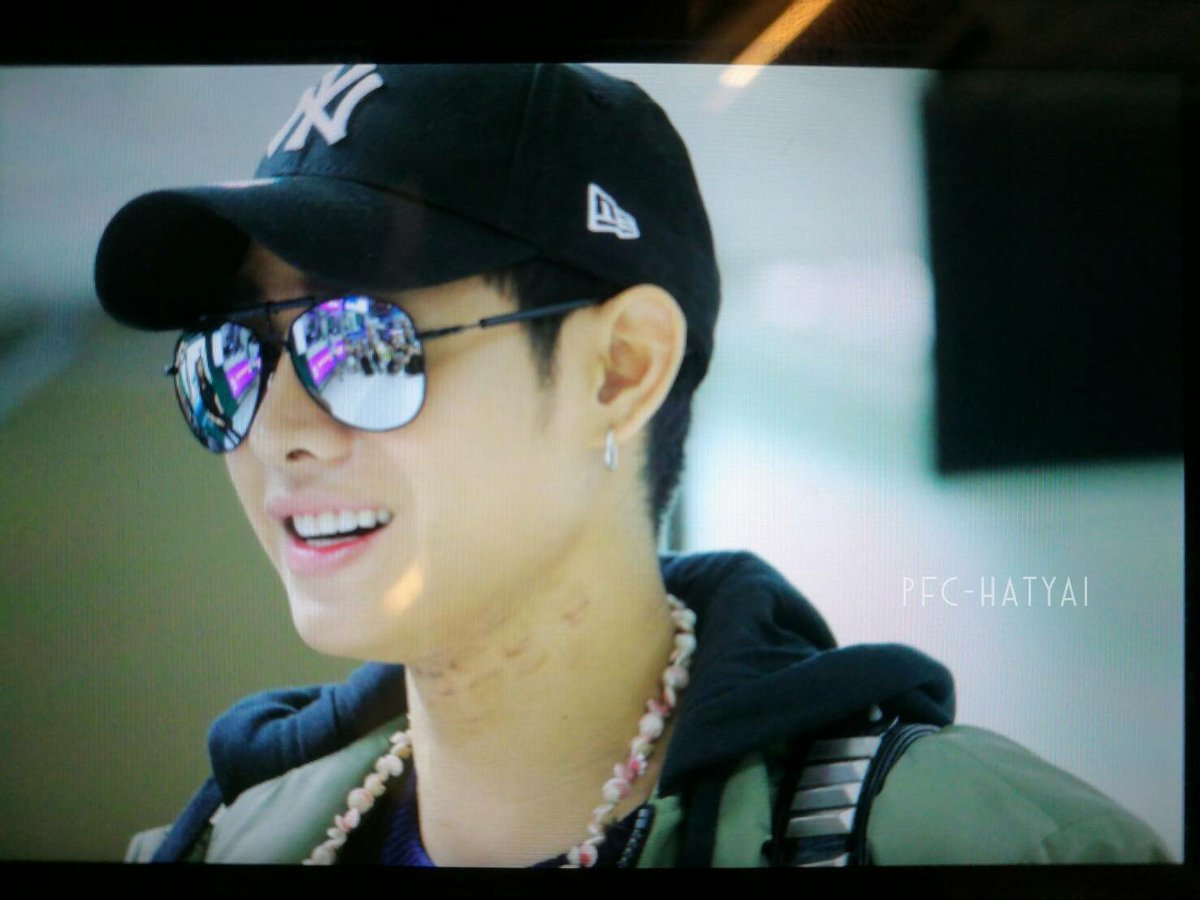 0423suda_'s tweet photo. {Preview} 170418 Peck Palitchoke at Phuket International Airport #PFCHatyai #เป๊กผลิตโชค https://t.co/pnT5WWQCn1