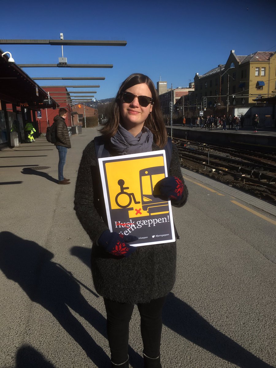 Fjerngaeppen's tweet photo. Dagens spontanaksjon går mot slutten, godt jobba. Følg dn videre kampen med å #Fjerngæpppen på Facebook og Twitter @Oslokommune @Tbanen https://t.co/Go21LAVlTT
