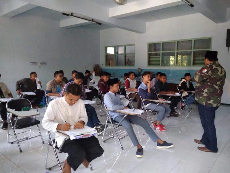 antokuaku's tweet photo. Tes Tulis (16/4) Sanlat #Ansor #Jombang #BPUN Sukses Masuk PTN 2017/ Angkatan VII. Benih Kutabur, Tumbuhlah Subur! @ansor_jatim @nu_online https://t.co/Tz45v4bSDb