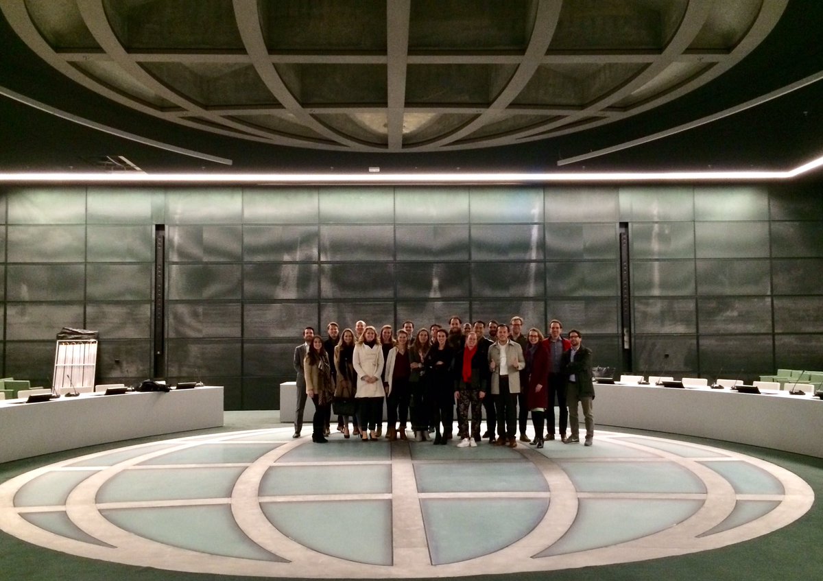 Met z'n allen op een wereldbol van beton? #rijnstraat8 #denhaag @BAMbouwtechniek <a href="/johinside/">JOH Den Haag</a>