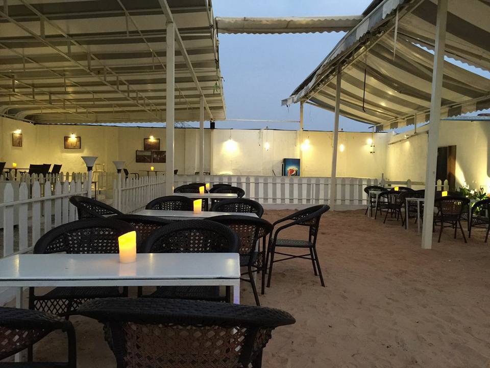 Shukranpune's tweet photo. # Shukran Restaurant &amp; Bar.. Cricket Match Live.... https://t.co/BEYjG4f1LH
