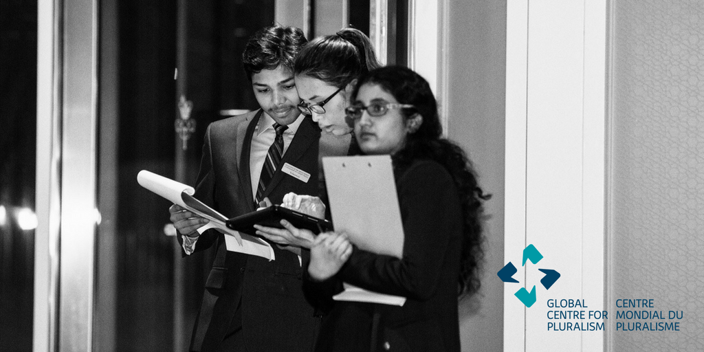 GlobalPluralism's tweet photo. Voulez-vous faire vos #40heures? Nous cherchons des étudiants pour remplir des postes de guides #bénévoles à #Ottawa.https://t.co/nmrPKO8sp6 https://t.co/yHClAeiPK6