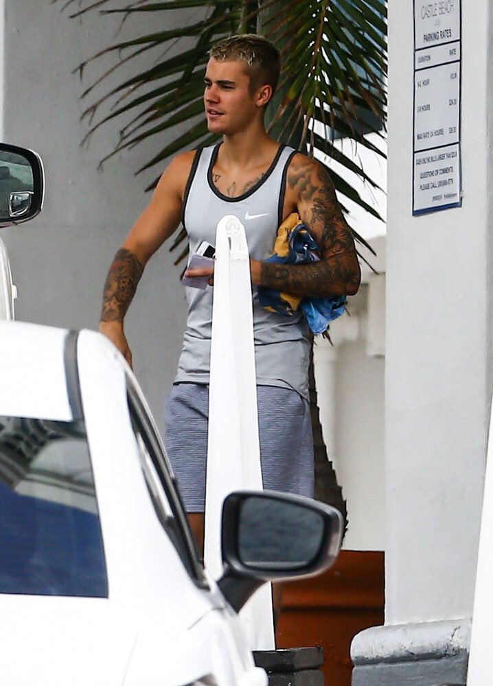 biebereligions's tweet image. a golden king