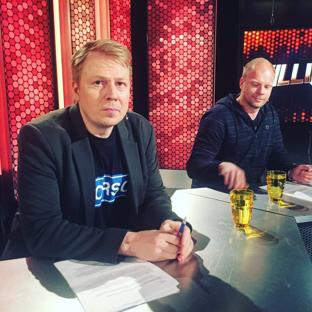 Villikortti's tweet image. Suomen korsolaisin stadilainen @akiriihilahti pääsee taas tänään irti illan #Villikortti Jalkapalloetkoilla. @YLETV2 klo 21.00! #UCLfi