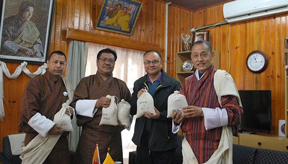 icimod's tweet photo. High yielding variety of oat grass to address fodder crisis in the Kangchenjunga Landscape, Bhutan https://t.co/lfdo9OHUjy #KLCDI https://t.co/a8ZClavAgU