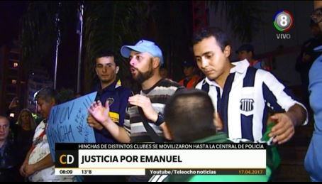 telefecordoba's tweet photo. Todos con la misma camiseta: Marcha en pedido de justicia por el caso de Emanuel Balbo VIDEO https://t.co/RqZPH6nJaY #nosomosenemigos https://t.co/q6fhYabb6y