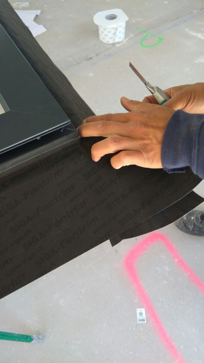 @SIGA_USA <a href="/sigatape/">Siga Online</a> #FentrimIS2 detalle de una buena colocación de ventana @blasrecio #EnerPHit #Reabilitación bit.ly/2op9XHC