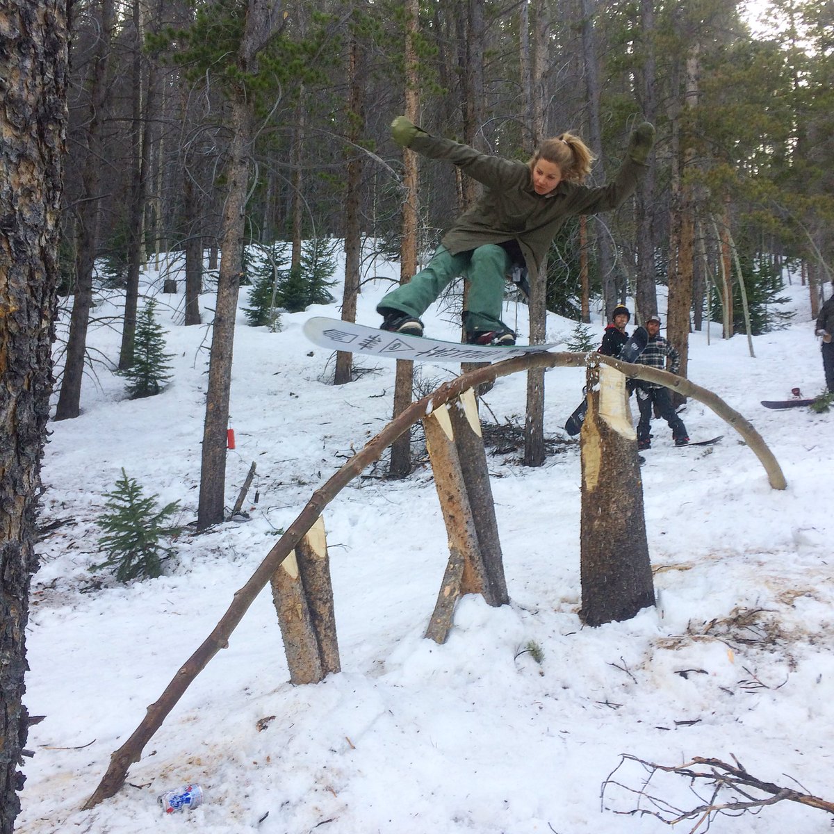 There was no official #BullOfTheWoods this year, but lots of logs, friends, beers and shoveling anyways... 🌲🏂😊🍺