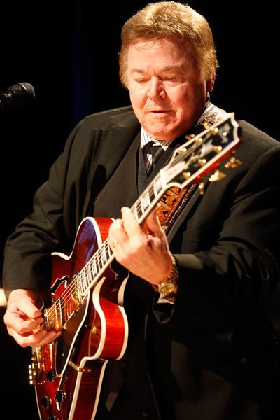 Roy Clark HEE-HAW star turns 84. HAPPY BIRTHDAY ROY! 