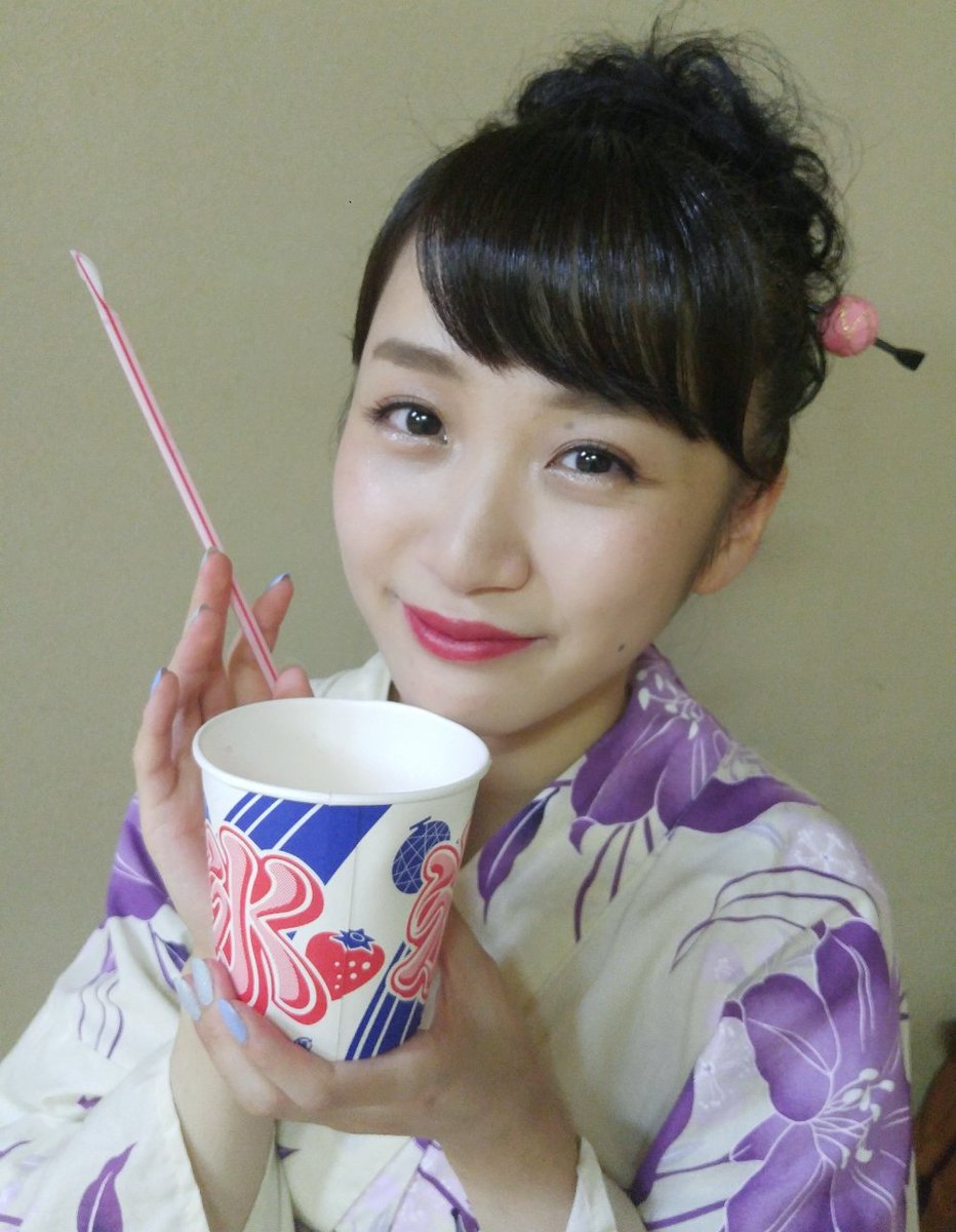 Nobu 君島怜奈さん聖地桜 開花情報 まだ蕾の状態 遅咲きの八重桜でしょうか 君島怜奈 演歌怜奈 書道家 演歌 演歌女子 演歌少女 可愛い演歌歌手 美人演歌歌手 横枕花火大会 16年8月13日 栃木県那須烏山市横枕 旧やまびこの湯からす