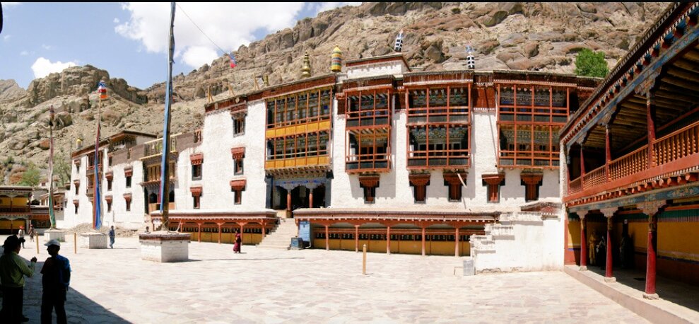 ladakhexcursion's tweet photo. Hemis Monastery is 1of the 🌍 heritage site in india founded by 1st  incarnation of Stagsang Raspa in 1630 AD. #WorldHeritageDay #roveladakh https://t.co/e6wY82b5vG