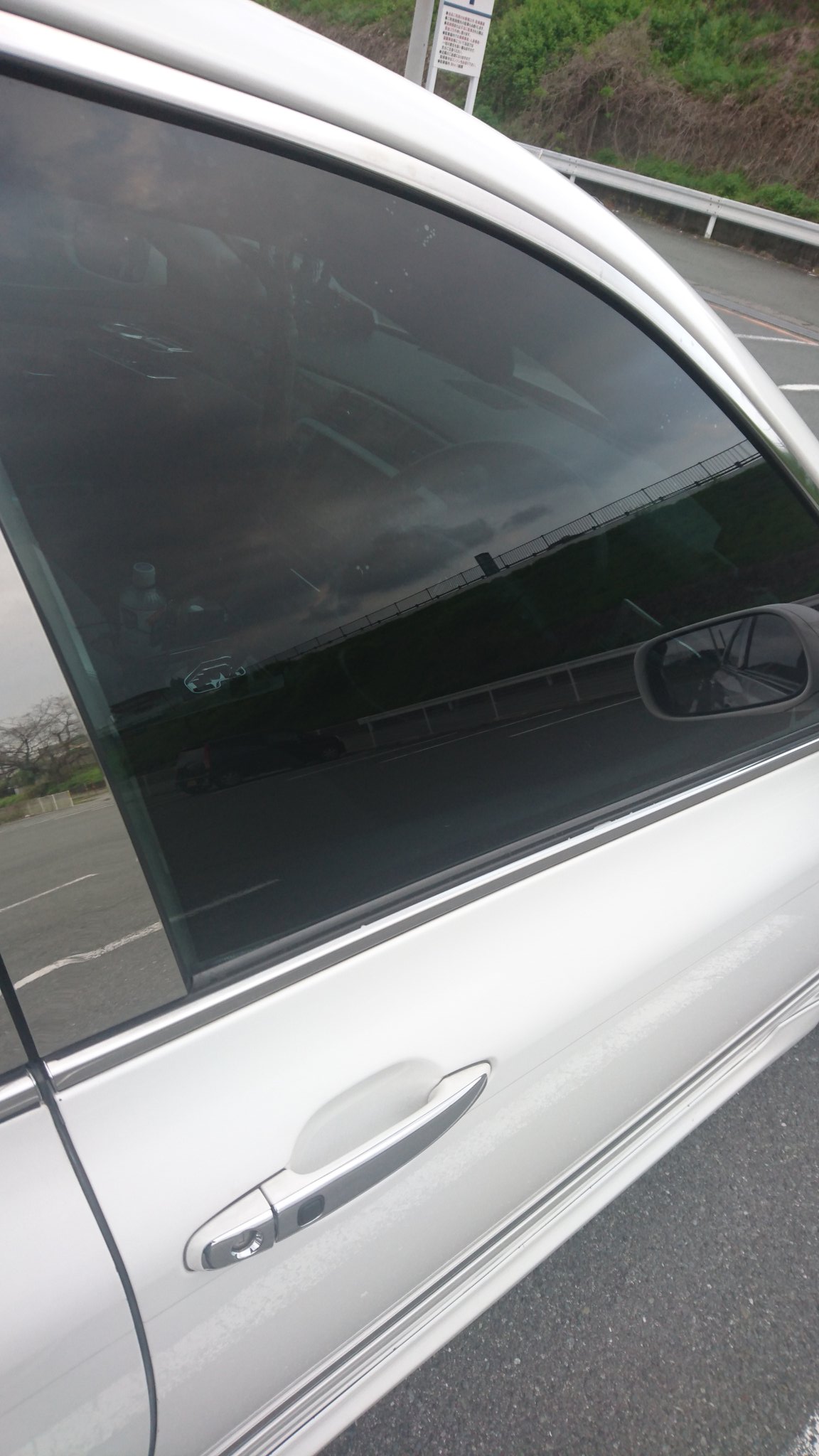 ふみふみ こう比べたら違いわかるね 運転席側 13 助手席側 26 スモークはいいぞ セミスモはいいぞ T Co Lhpvpomtq6 Twitter