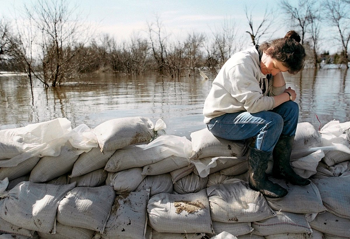 6 a.m.: City of Grand Forks orders evacuation of Riverside and Central Park areas. #97Flood trib.al/gbFuWJU