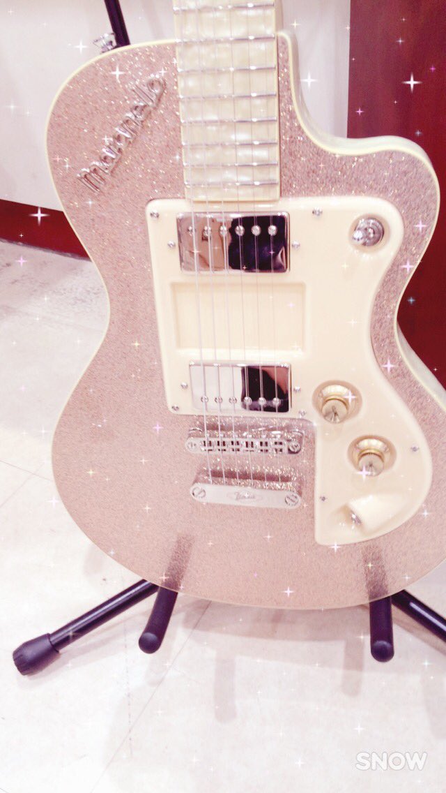 ヒマプール در توییتر 大原櫻子ちゃんと同じギター 12万円ぐらいだったかな 高校生の初ギター にしては可愛くないお値段だけどキラキラして本当に可愛い 大原櫻子 エレキギター エレキ ギター ギター女子