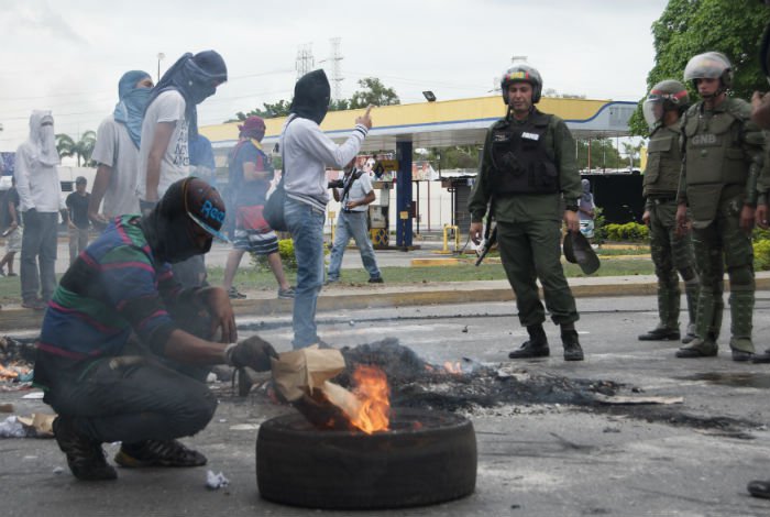 DolarToday's tweet photo. ¡NI UN PASO ATRÁS! Cabudare se mantiene “en resistencia” #EnHonorATony -► https://t.co/Grvo3CCUEg https://t.co/ywIBNwX48B