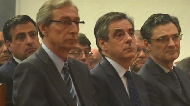 EnsembleFrance_'s tweet photo. .@arthurkhandjian, référent Ensemble pour la France, accompagnait @FrancoisFillon à Chatenay Malabry à la vigile de Pâques des Coptes.

ن# https://t.co/z9Rk3ZIMrR