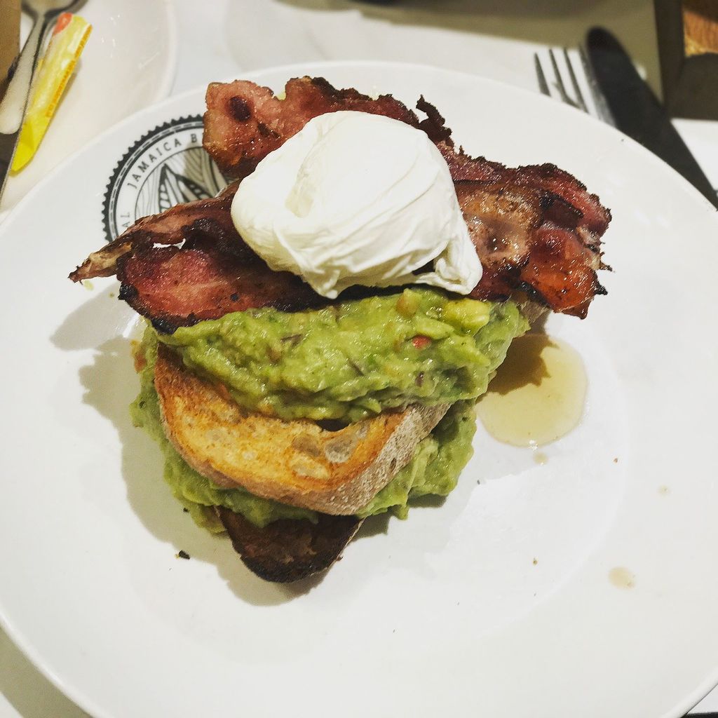cookingPHead's tweet photo. Late brunch with @jordaancarter 👌🏻🙌🏻🥑🍞🥓☕️🍽 #avocadotoast #brunch #food #jamaicablue #cambridge #locavore #localbusiness #bacon #egg #needth… https://t.co/pKb9I5Cg5C