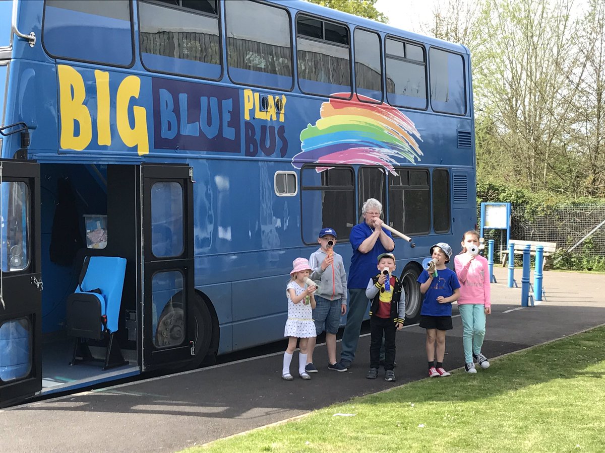 We had such an Egg-cellent time at Easter playschemes! #play #crafts #Art #playbus #child-led #activity
