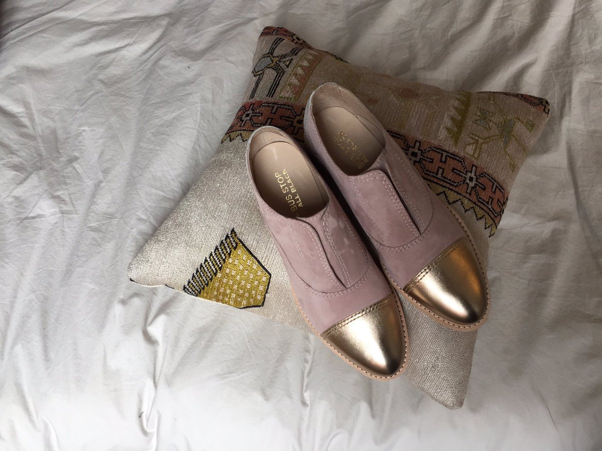 busstopboutique's tweet photo. #TuesdayShoesday #sotd #BusStopX #elementbsx Rose Quartz #shoes #Pillowtalk served on a pillow just for. Call 215-627-2357 to own a pair! https://t.co/Ew7ZVMjTYu