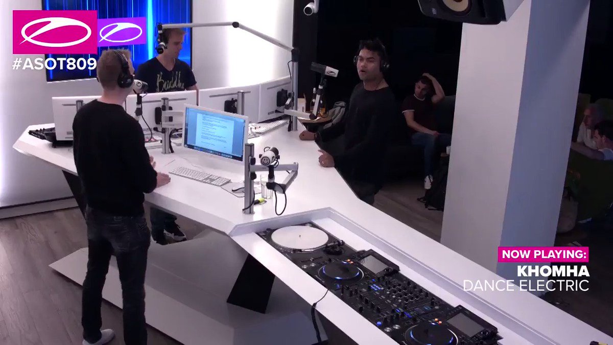 Great to have @KhoMha in the studio last week! What do you think of 'Dance Electric'? 🔥🔥  #ASOT809 https://t.co/wC1xZXS2jh