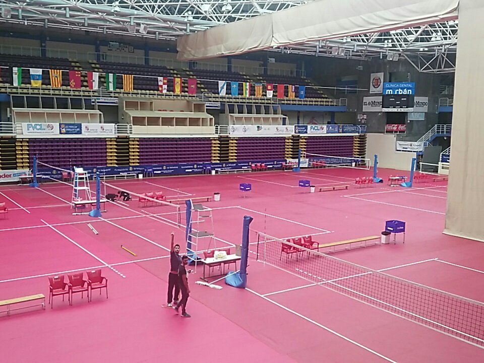 CESAVoleibol's tweet photo. La ilusión de los participantes en #CESAVB17 llega a Valladolid. Mañana a las 9 horas comienza el torneo. https://t.co/UtXdgXpaHB https://t.co/YA8oIhOiBc