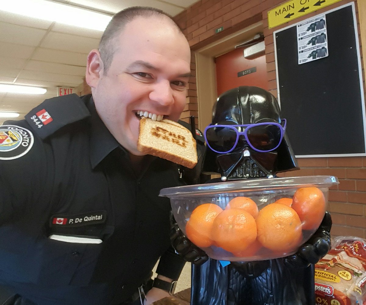StarWarsCop's tweet image. Just hanging out with my buddy #DarthVader here at Chaminade College Ss doing our #StarWars  #breakfastprogram. All #darkside, all day!