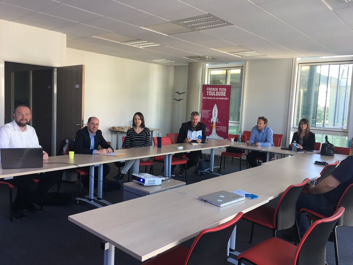 DigitalPlaceICT's tweet photo. .@AccelaD s'est prêté à l'exercice de la Table à secousse ce Midi pour challenger sa stratégie à l'international ! https://t.co/wY3k5NGiRP