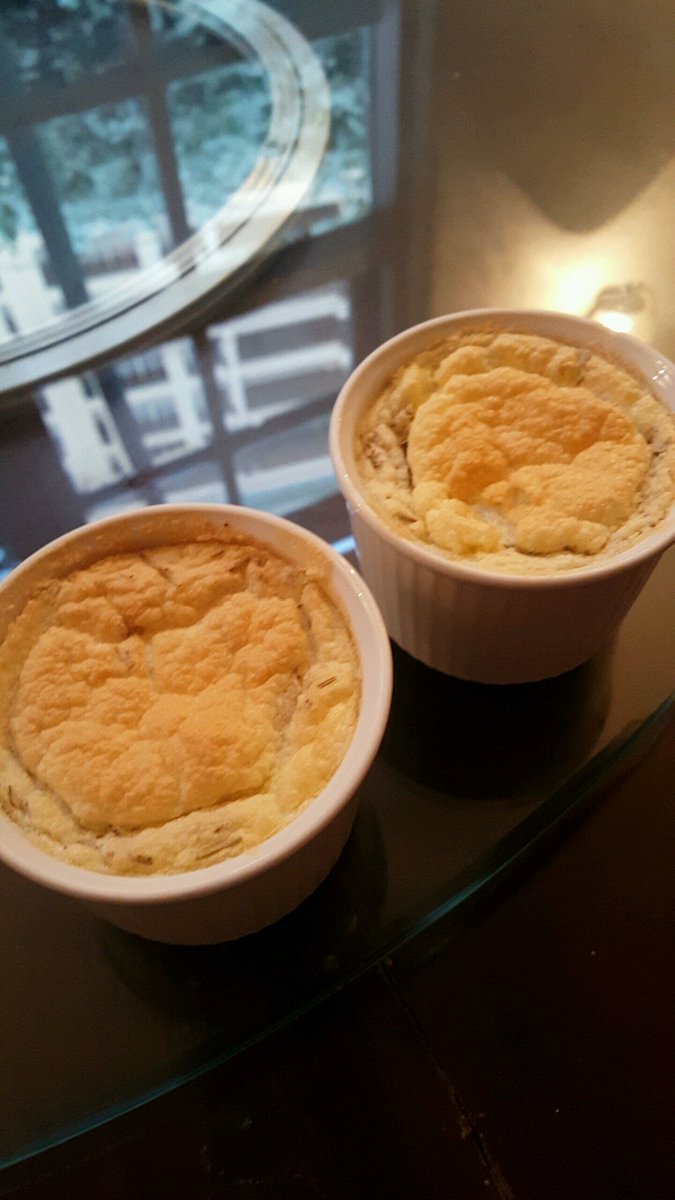 ASethii's tweet photo. My soufflés collapsed... But they sure were tasty! 😍 https://t.co/AUXU0mLS4A