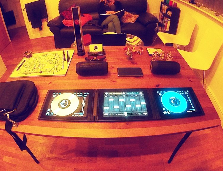 zjaytablet's tweet photo. Subscribe at https://t.co/Wnpogbqc3f to support the development of this award winning #dj controller #design 🚀#edm #innovation #technology https://t.co/8uiZUjXtZr