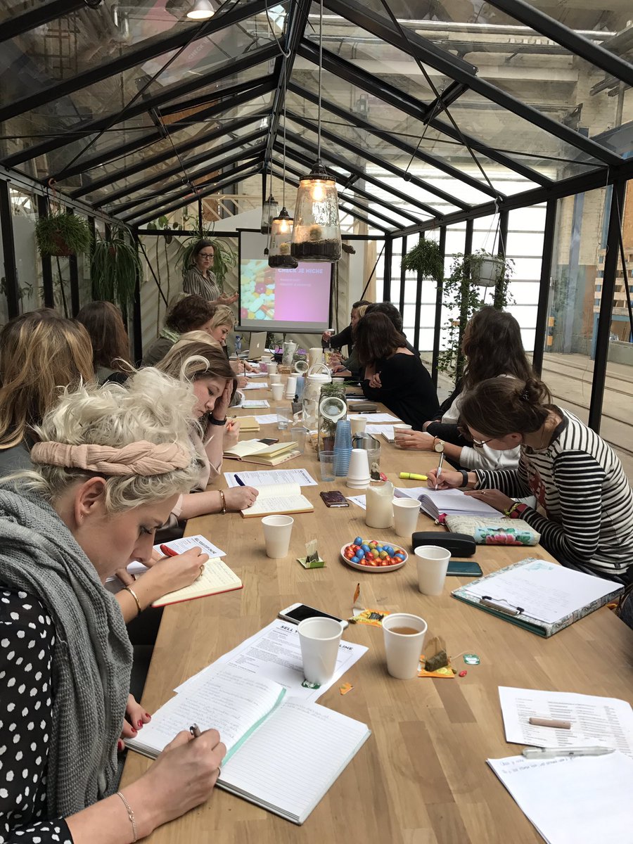 Vandaag hebben we weer zo'n leuke Flavourites MasterClass in de <a href="/Snorfabriek/">Snorfabriek</a>. Mariko van <a href="/SellyourstuffNL/">Sell your stuff online - awesome ecommerce</a> strooit met tips&amp;tricks!